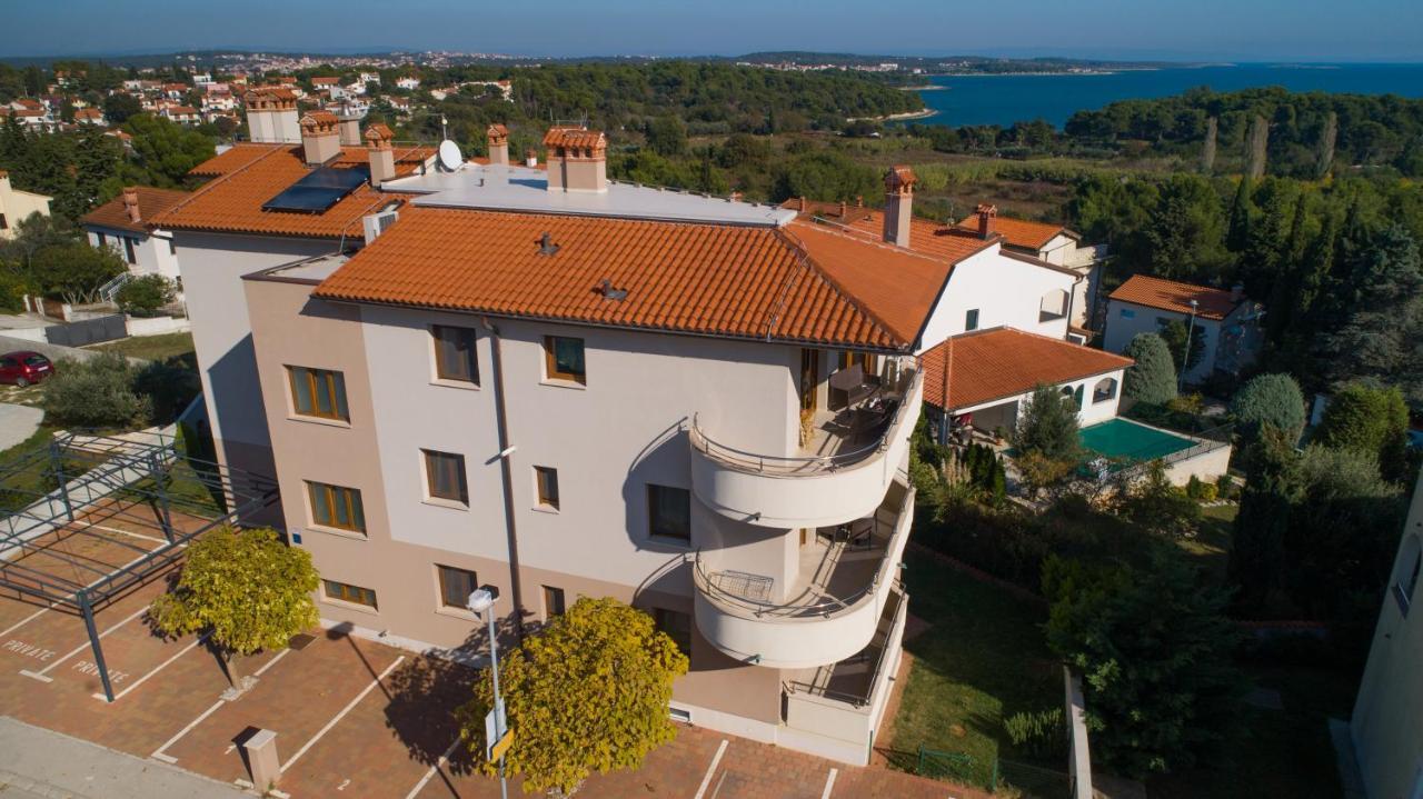 Apartments Oliva Premantura Buitenkant foto